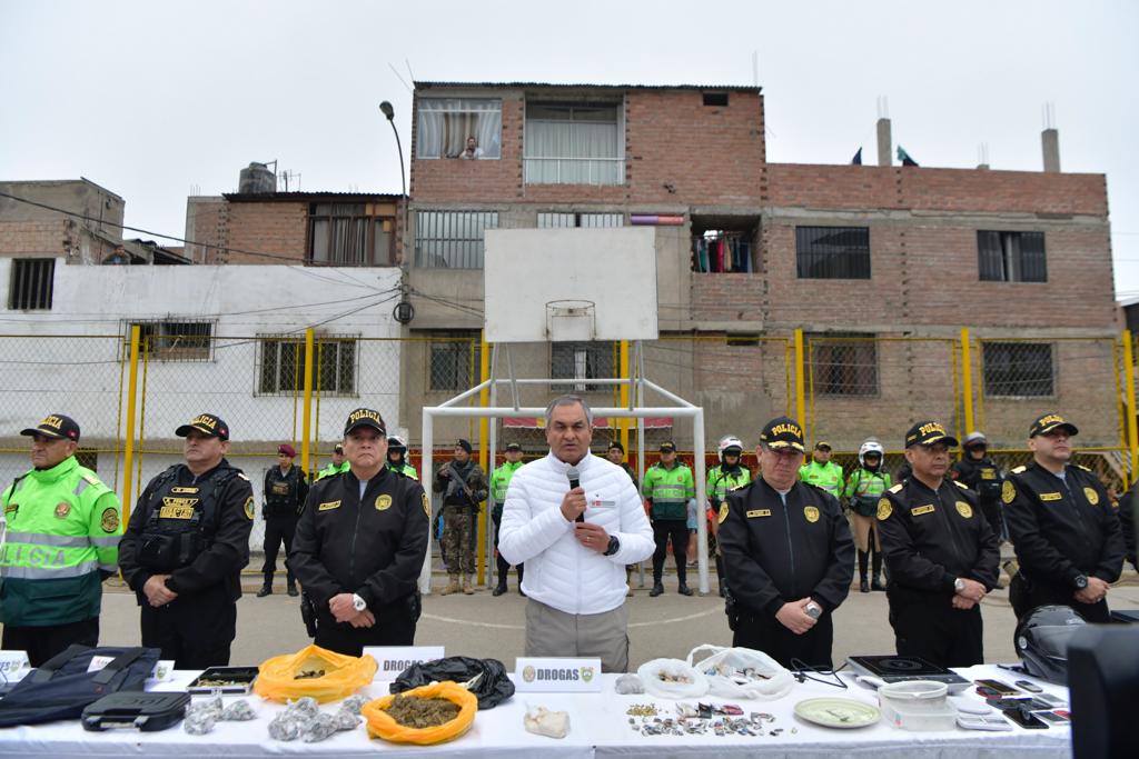 Ministro del Interior, Vicente Romero, supervisó resultados de la intervención de madrugada en 35 puntos críticos del distrito en el marco del estado de emergencia.