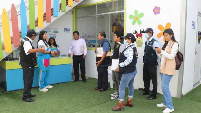 MUNICIPALIDAD DE HUAURA, PERSONAL DE LA DRELP Y DEL CENTRO DE SALUD, CONTINÚAN CON OPERATIVO DE FISCALIZACIÓN DIRIGIDO A INSTITUCIONES EDUCATIVAS PRIVADAS DEL DISTRITO.