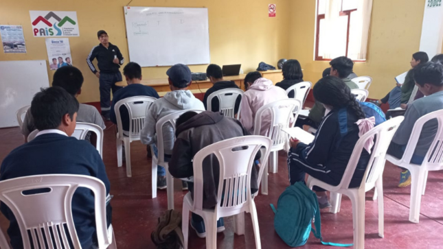 Alumnos del Programa Formando Electricistas