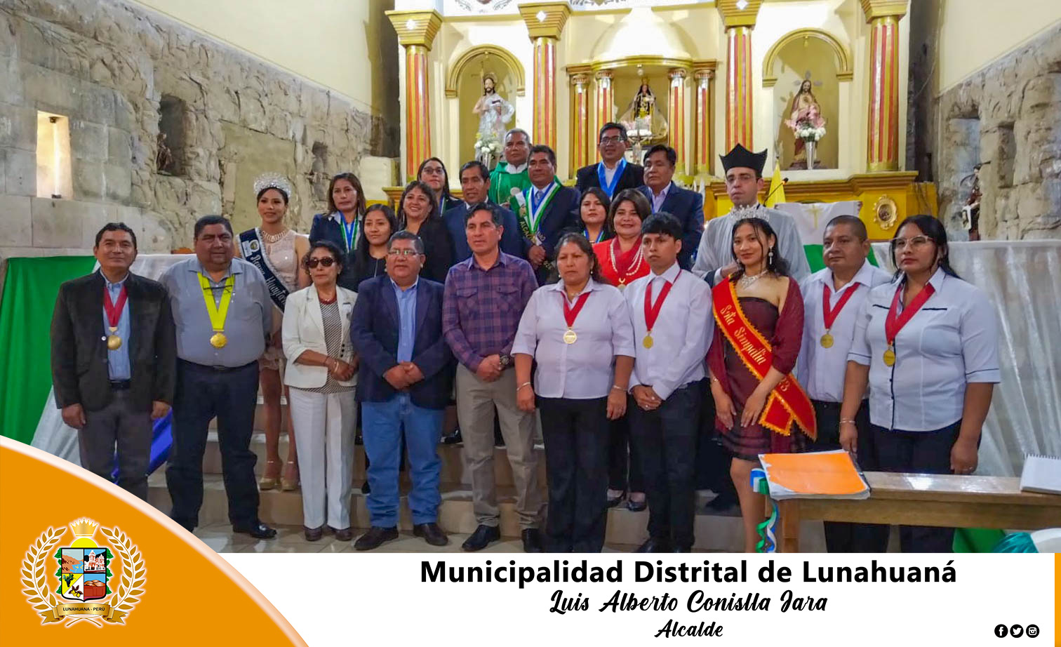 El burgomaestre del distrito de la Capital Turística y Cultural, Sr. Luis Alberto Conislla Jara, participo en el XXXIX aniversario de creación política la Provincia de Huaytará.
Donde nuestra autoridad local, felicito y aprovecho de invitar a los ciudadanos de este hermoso lugar a visitar el Pueblo Maravillo del Perú y puedan conocer nuestra cultura, deporte de aventura y gastronomía.