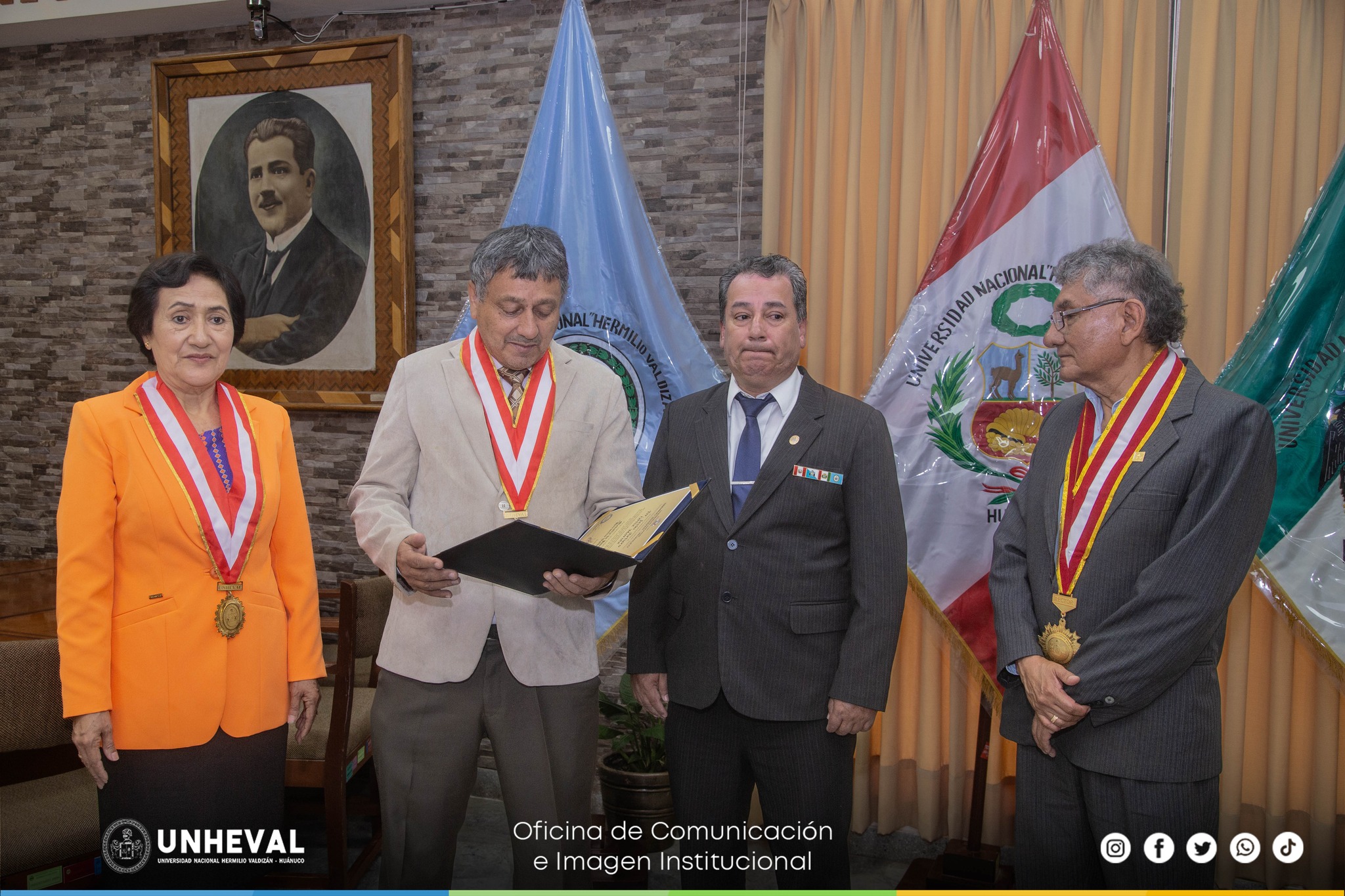Consejo universitario de la UNHEVAL reconoce a x directivos por su contribución académica