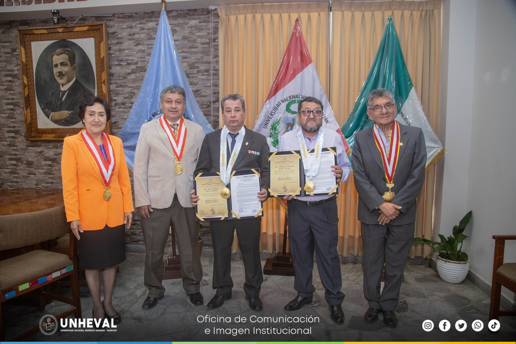 Consejo universitario de la UNHEVAL reconoce a x directivos por su contribución académica