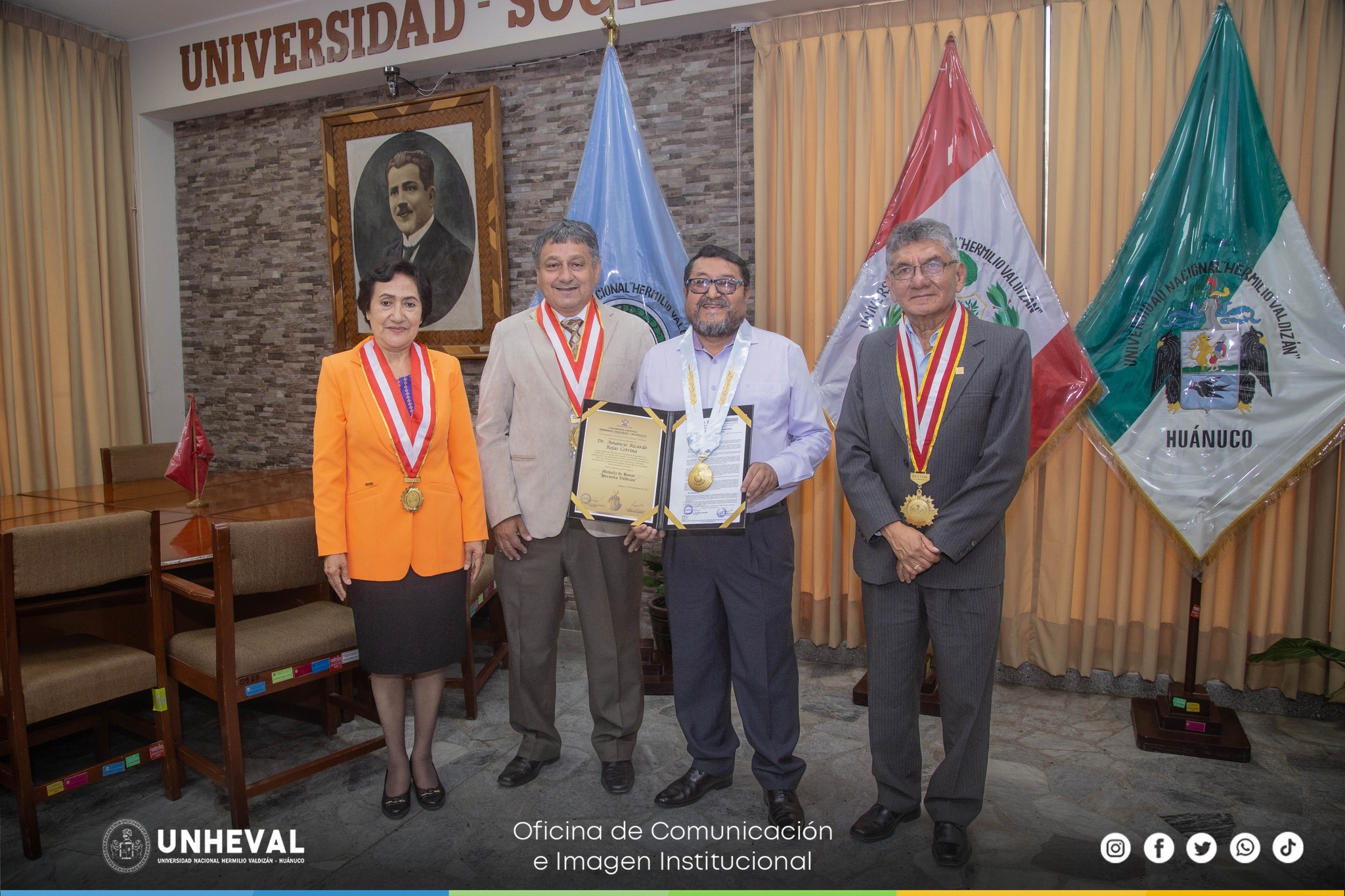 Consejo universitario de la UNHEVAL reconoce a x directivos por su contribución académica
