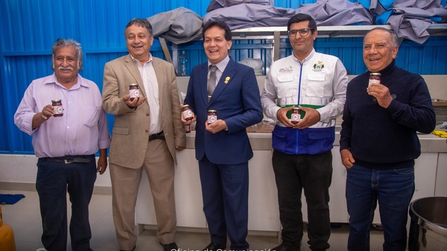 UNHEVAL muestra su apoyo al entregar producto delicioso a la Municipalidad de Amarilis