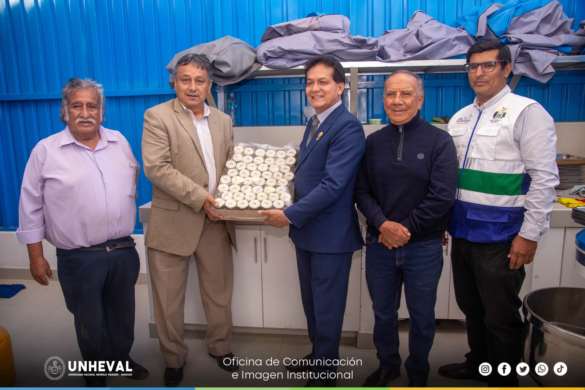 UNHEVAL muestra su apoyo al entregar producto delicioso a la Municipalidad de Amarilis