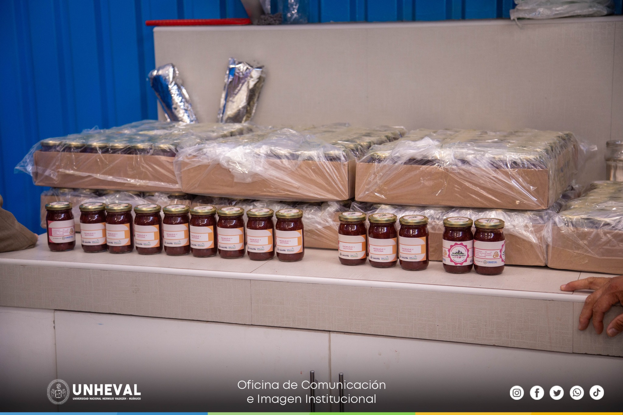 UNHEVAL muestra su apoyo al entregar producto delicioso a la Municipalidad de Amarilis