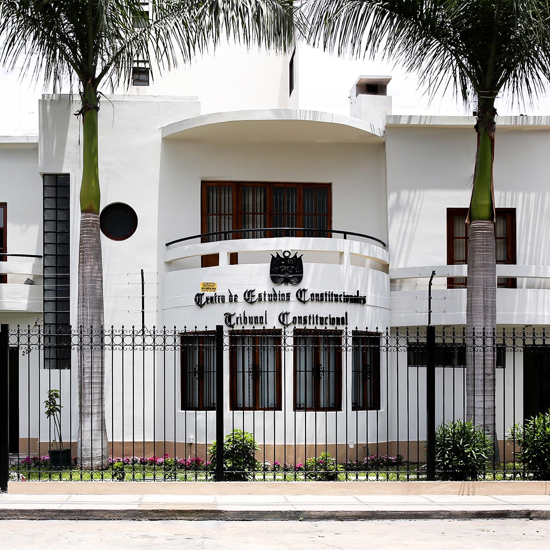 Fachada del CEC, Los Cedros, en San Isidro, Lima.