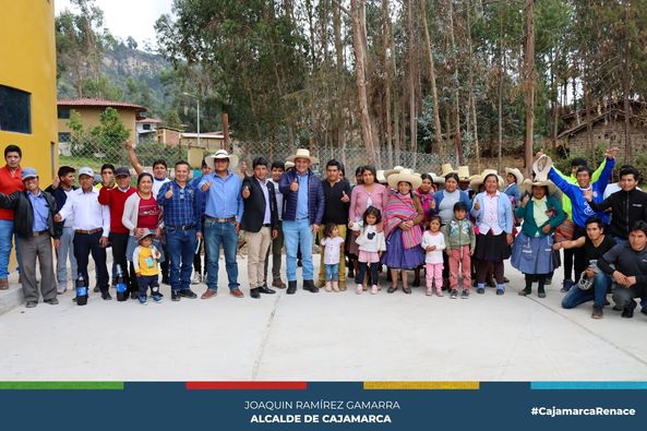 La Municipalidad Provincial de Cajamarca, en una destacada colaboración entre la subgerencia de Programas Sociales y Empadronamiento, a través del Centro Integral de Atención al Adulto Mayor (CIAM), la subgerencia de Salud y la RENIEC, se unieron para llevar a cabo una serie de actividades con motivo del Día Internacional de las Personas de Edad.
👉En esta enriquecedora jornada, decenas de adultos mayores se sumaron a una campaña integral de salud y aprovecharon la oportunidad para actualizar sus datos personales con miras a obtener su DNI electrónico.
🩺Durante la campaña de salud, se ofrecieron servicios médicos gratuitos, como chequeos de rutina, vacunaciones y asesoramiento sobre temas de salud específicos para esta etapa de la vida.
📝La actualización de datos para la obtención del DNI electrónico es un paso fundamental para facilitar la vida de nuestros mayores, permitiéndoles acceder a diversos servicios y trámites de manera ágil y segura. El equipo de la RENIEC estuvo presente para brindar orientación y asistencia personalizada a todos los interesados en este proceso.