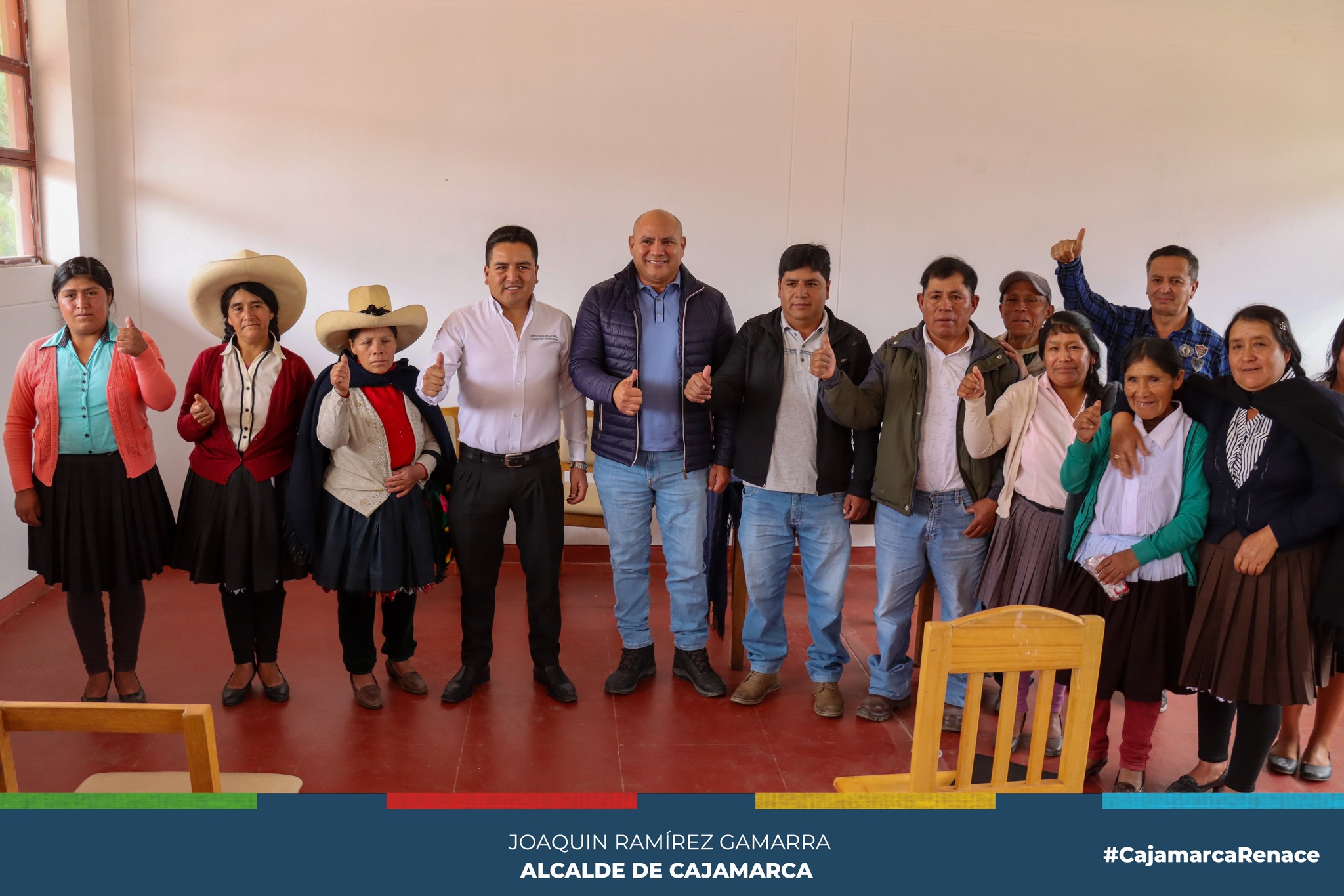 En una muestra de su compromiso inquebrantable con la comunidad, el Alcalde Provincial de Cajamarca contin煤a su recorrido por distintos puntos de la provincia, llevando consigo un mensaje de cooperaci贸n y progreso. En esta ocasi贸n, su visita se enfoc贸 en el centro poblado de Porc贸n Bajo, donde se llevaron a cabo importantes acciones y reuniones de coordinaci贸n.
鉁匛l prop贸sito fundamental de esta visita fue entender de cerca las necesidades y aspiraciones de la comunidad, as铆 como evaluar el progreso y los logros alcanzados gracias a los programas sociales implementados
馃憠El compromiso del Alcalde Provincial con el progreso de Cajamarca no se detiene aqu铆. Ma帽ana continuar谩 su recorrido, visitando m谩s centros poblados y tomando medidas concretas para abordar los desaf铆os que puedan surgir. Su determinaci贸n y dedicaci贸n son la prueba de su firme compromiso con el bienestar y el desarrollo sostenible de la provincia de Cajamarca. Juntos, unimos esfuerzos para construir un futuro m谩s pr贸spero y prometedor para todos los cajamarquinos.