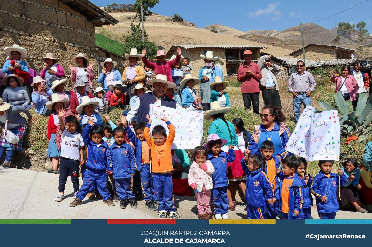 Como parte del trabajo articulado, el alcalde provincial de Cajamarca, Joaquin Ramírez Gamarra, realizó la visita técnica al centro poblado de Pariamarca en el caserío de Agomarca Alta. En esta visita se pudo constatar todos los trabajos realizados por el programa “Renace” como la pavimentación de más de 270 metros lineales, apertura de trochas carrozables y trabajos de mejoramientos en diferentes puntos.