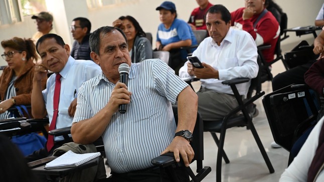 Asistente toma la palabra