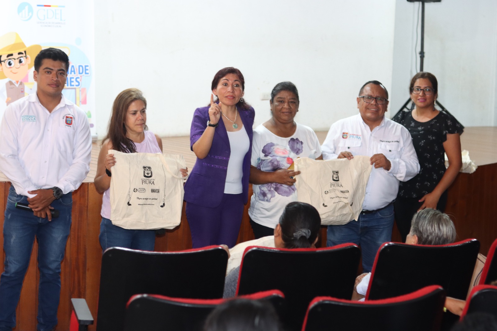 Capacitación a emprendedores urbanos para reducir el uso de plásticos en desayunos saludables