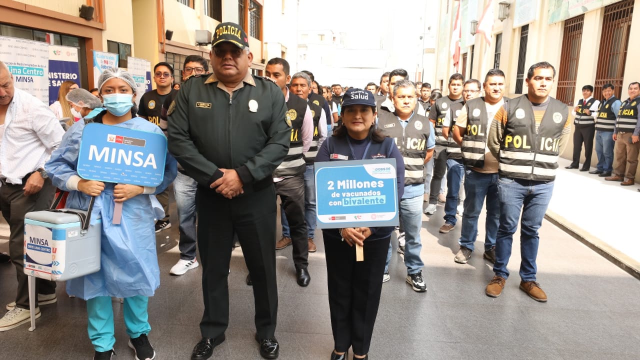 Minsa protege a más de 200 efectivos de la Dircote con la dosis bivalente contra la covid-19