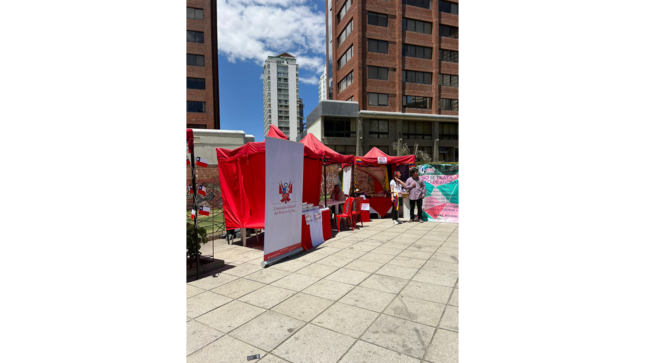 Consulado General del Perú en La Paz participó en feria gastronómica en beneficio de la población migrante vulnerable