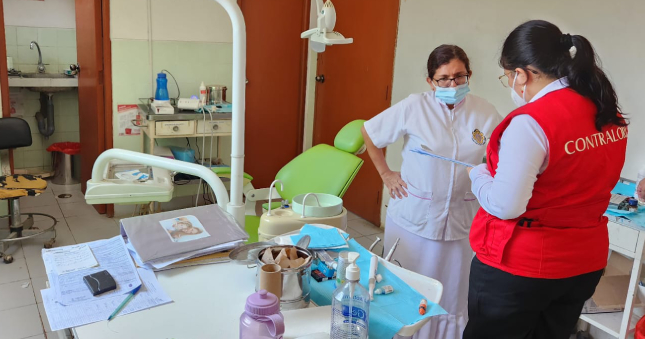 La Contraloría General de la República detectó la reducción del 60% en atenciones en el Comité Local de Administración de Salud (CLAS) Andrés Araujo Morán donde, desde agosto del 2023, solo atienden cuatro médicos de Medicina General, pues tres se encuentran con permiso de salud y uno asiste ocho veces al mes para 25 500 habitantes de la zona.