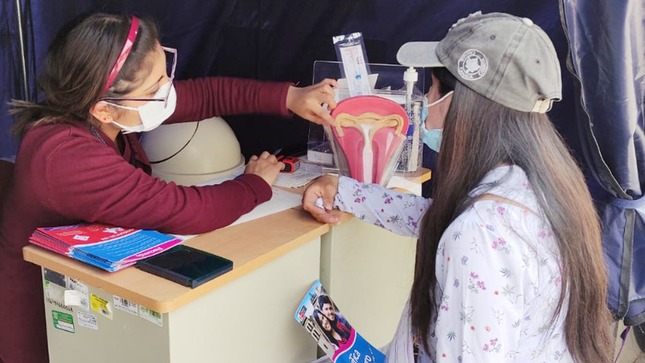 Huancavelica gran pasacalle y feria de servicios por el cierre de la semana de prevención del embarazo en adolescentes