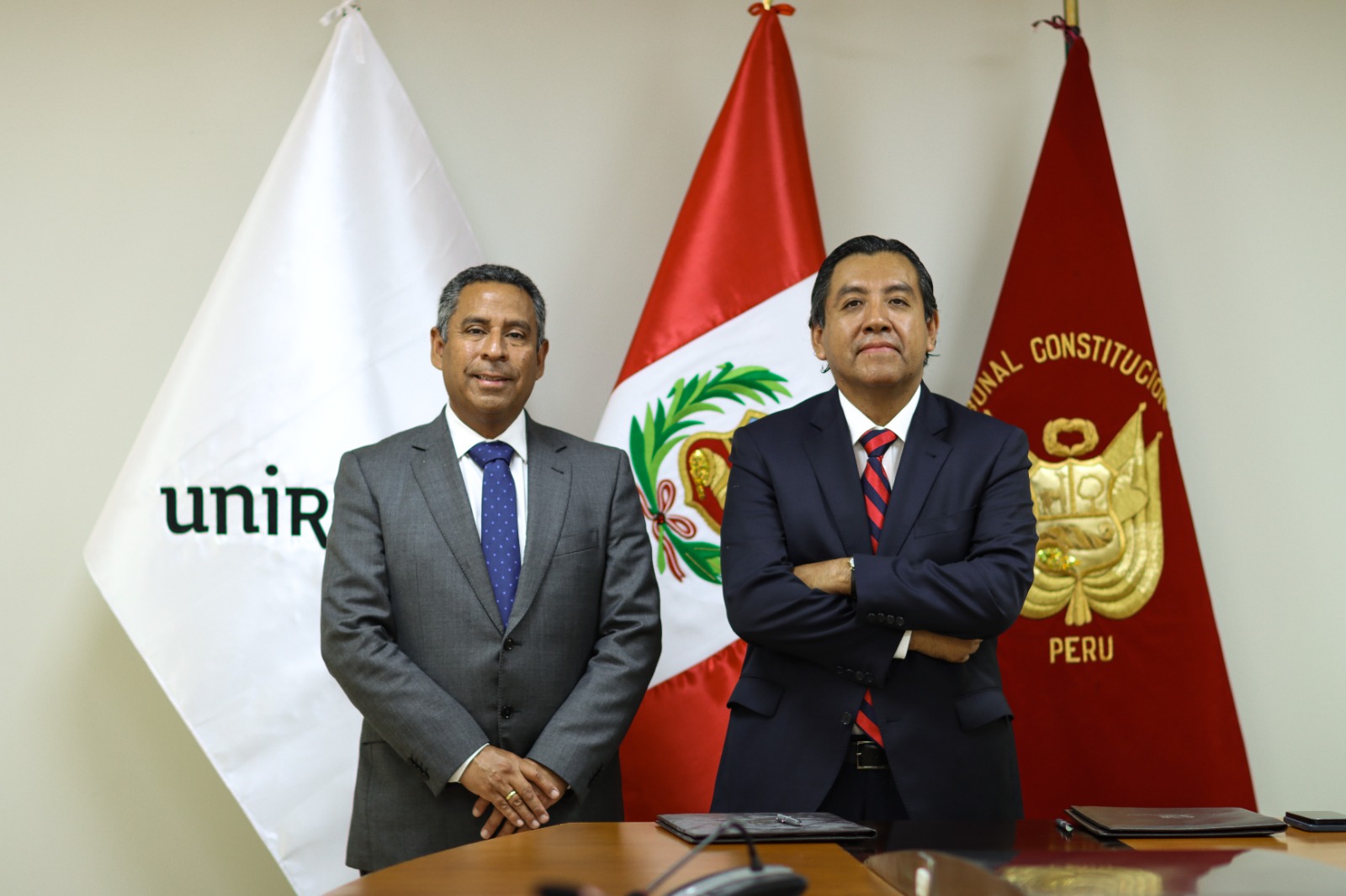 El presidente del TC, Francisco Morales Saravia y el country manager de la UNIR en el Perú, Martín Santivañez Vivanco.