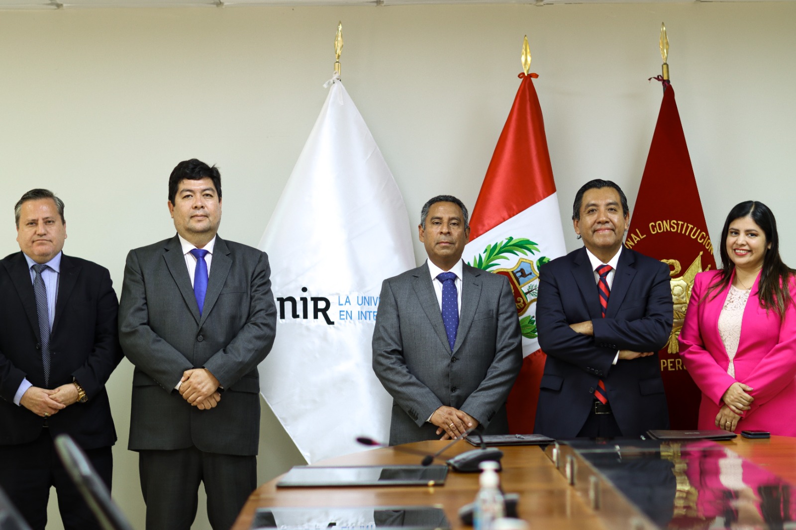 Participantes en la firma del convenio entre el TC y UNIR.