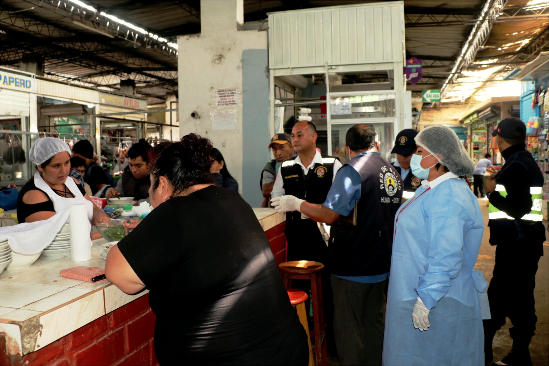 PERSONAL DE FISCALIZACIÓN REALIZÓ OPERATIVO DE INSPECCIÓN AL MERCADO MUNICIPAL "BALCÓN DE HUAURA" CON EL PROPÓSITO DE GARANTIZAR PRÁCTICAS SEGURAS EN LA MANIPULACIÓN DE ALIMENTOS