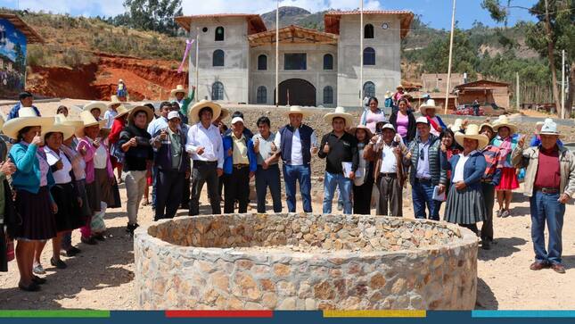 Continuando con su recorrido, el alcalde provincial de Cajamarca, Joaquin Ramírez Gamarra, visitó al centro poblado de Cashapampa. En esta oportunidad la primera autoridad edil pudo verificar y reconoció el esfuerzo de los moradores por el mejoramiento de su plaza central a través del programa “Renace”. En ese mismo sentido, también se pudo conocer la apertura y mantenimiento de diferentes trochas carrozables. 
👉El compromiso del Alcalde Provincial con el progreso de Cajamarca continúa siendo incansable por el bien de nuestra ciudad y sus centros poblados.