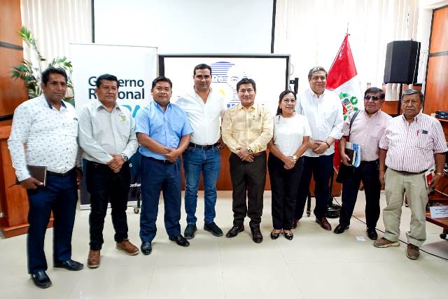 Piura: Gobernador se compromete a sacar adelante proyecto de aguas superficiales para Sechura