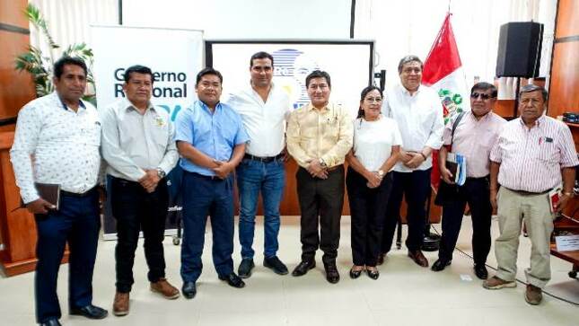 Piura: Gobernador se compromete a sacar adelante proyecto de aguas superficiales para Sechura