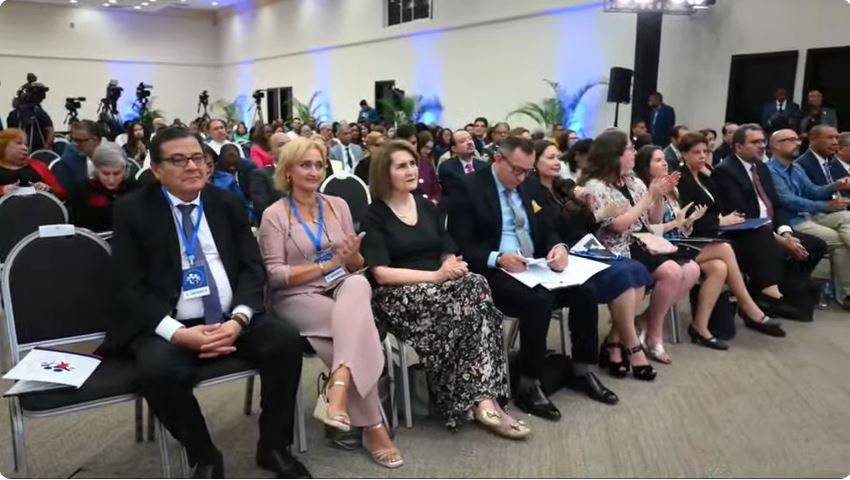 La vicepresidenta del TC, Luz Pacheco Zerga y el magistrado César Ochoa Cardich participan en la Primera Feria Constitucional Internacional sobre la Familia y la Igualdad, en República Dominicana.