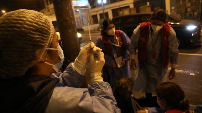 Personal de salud vacunó a personas que viven en situación de abandono