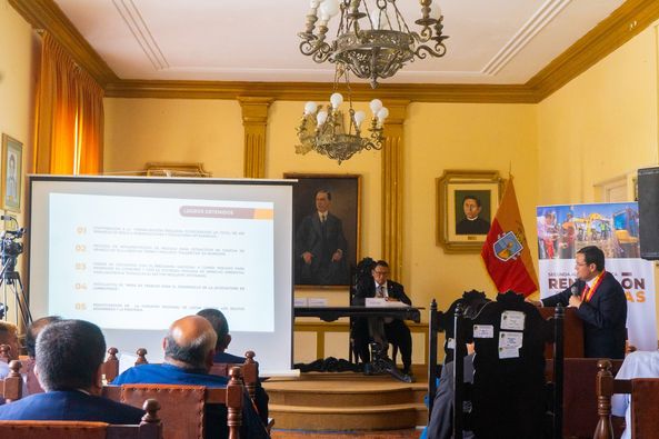 El gobernador Jorge Perez Flores hizo un recuento detallado del estado de los proyectos emblemáticos que contribuirán a cerrar las brechas sociales y económicas en nuestra región.