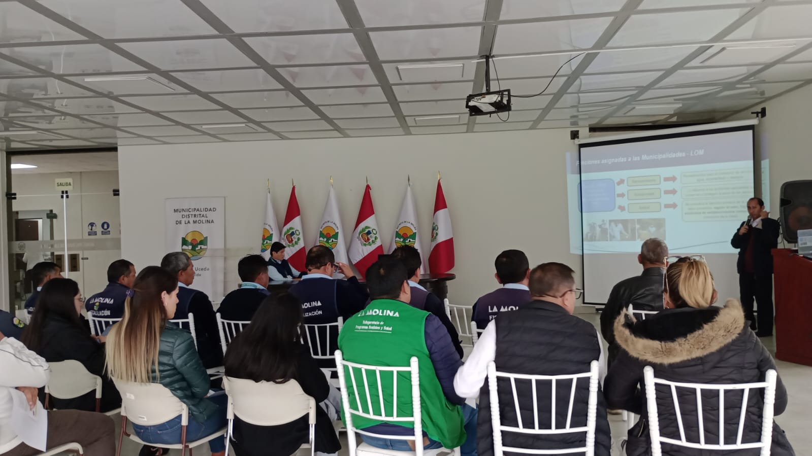 Especialistas de la Diris Lima este capacitan a más de 100 inspectores municipales en seguridad alimentaria