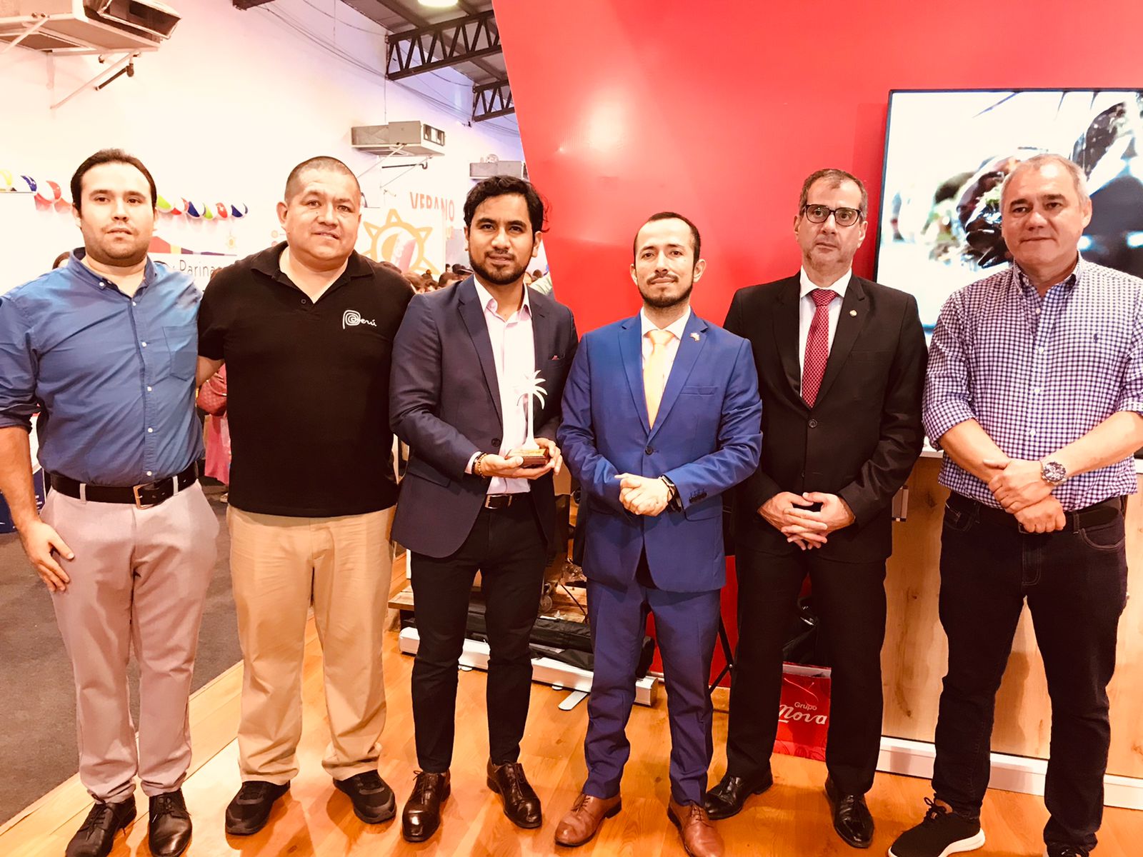 El Perú obtiene la “Palmera Nominada” en la categoría Promoción Internacional durante la feria EXPOCRUZ 2023 en Bolivia