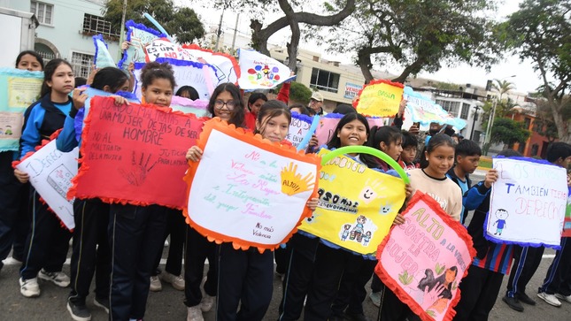 Pequeños participaron muy entusiasmados del pasacalle por sus derechos 