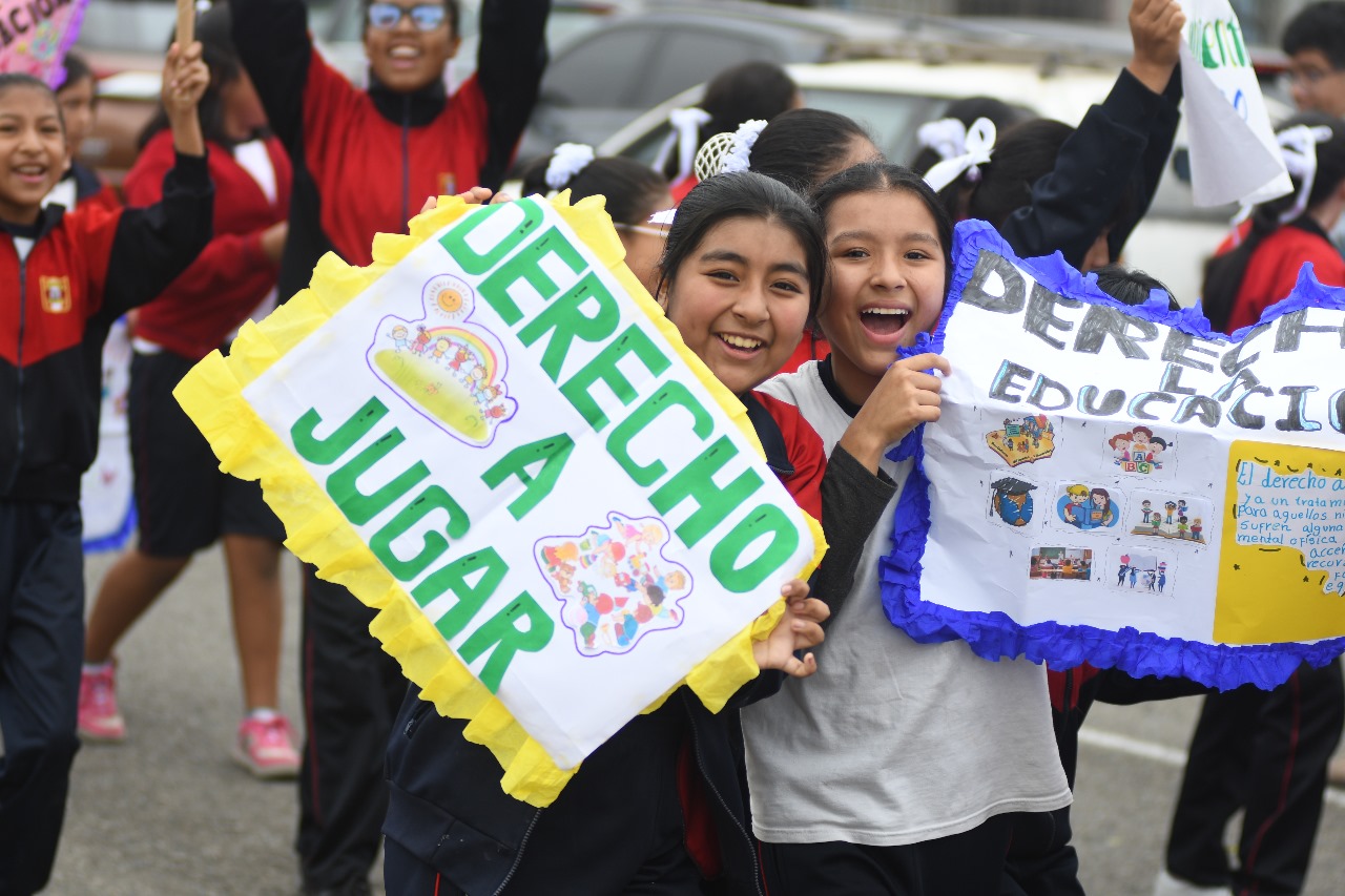 Escolares de los diferentes colegios de Chorrillos 
