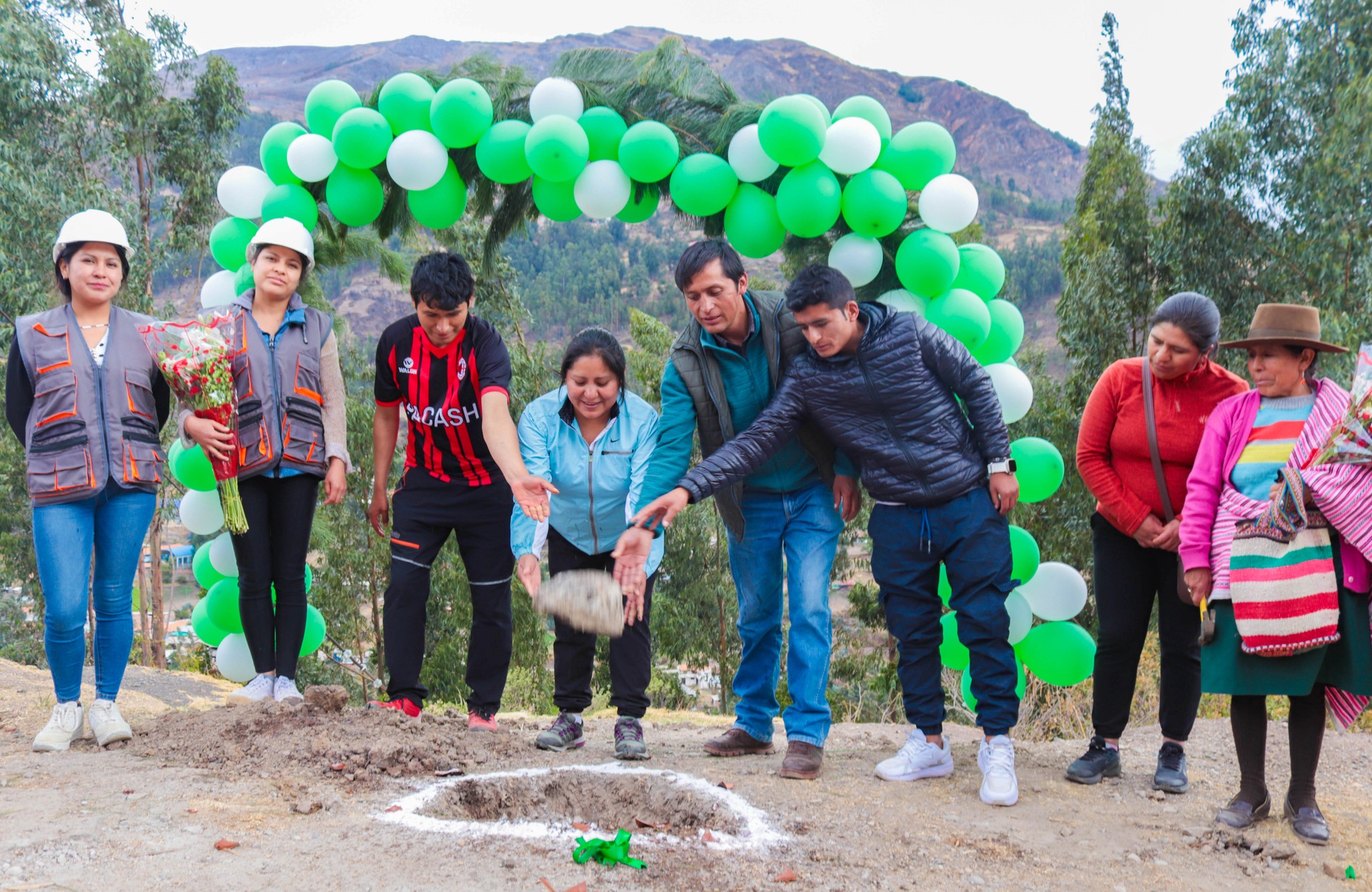 Municipalidad inicia mejoramiento de camino de herradura en el sector Quillu de Pacash
