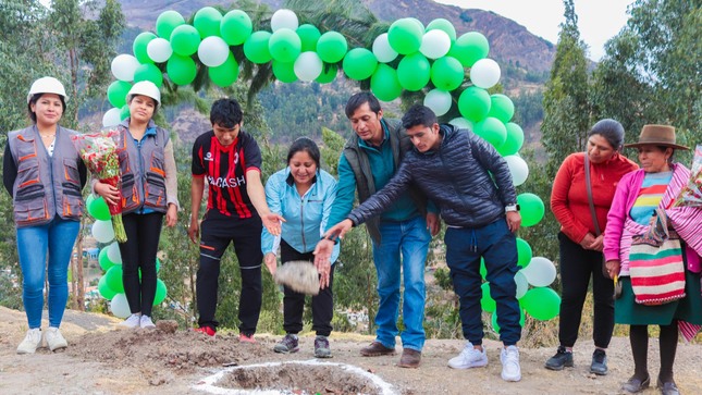Municipalidad inicia mejoramiento de camino de herradura en el sector Quillu de Pacash