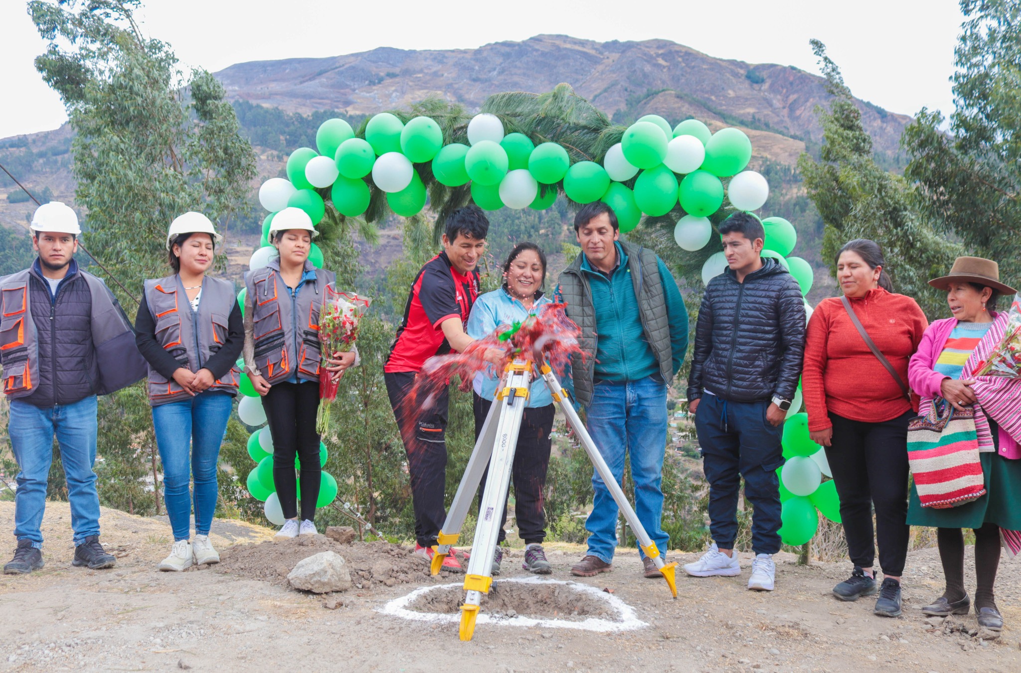 Municipalidad inicia mejoramiento de camino de herradura en el sector Quillu de Pacash