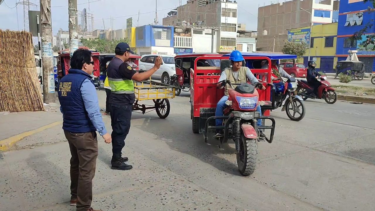 Intensifican operativos para que mototaxis y moto cargueras respeten anillo vial