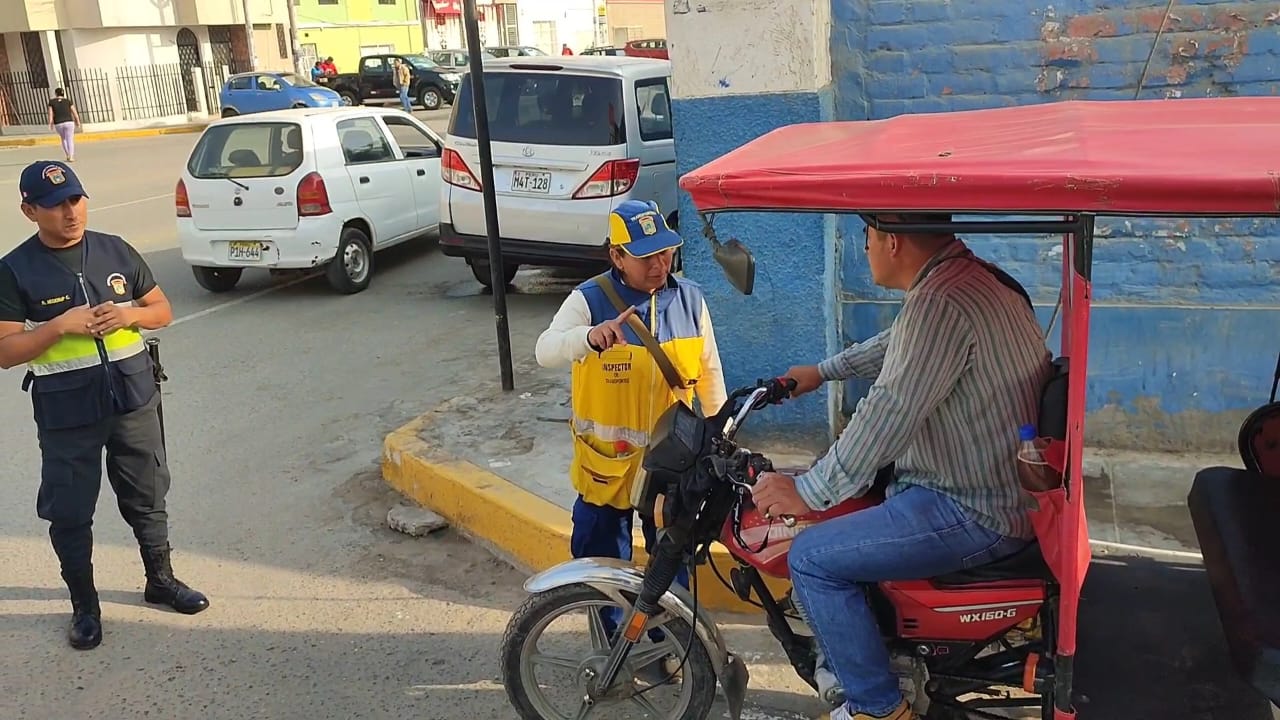 Intensifican operativos para que mototaxis y moto cargueras respeten anillo vial