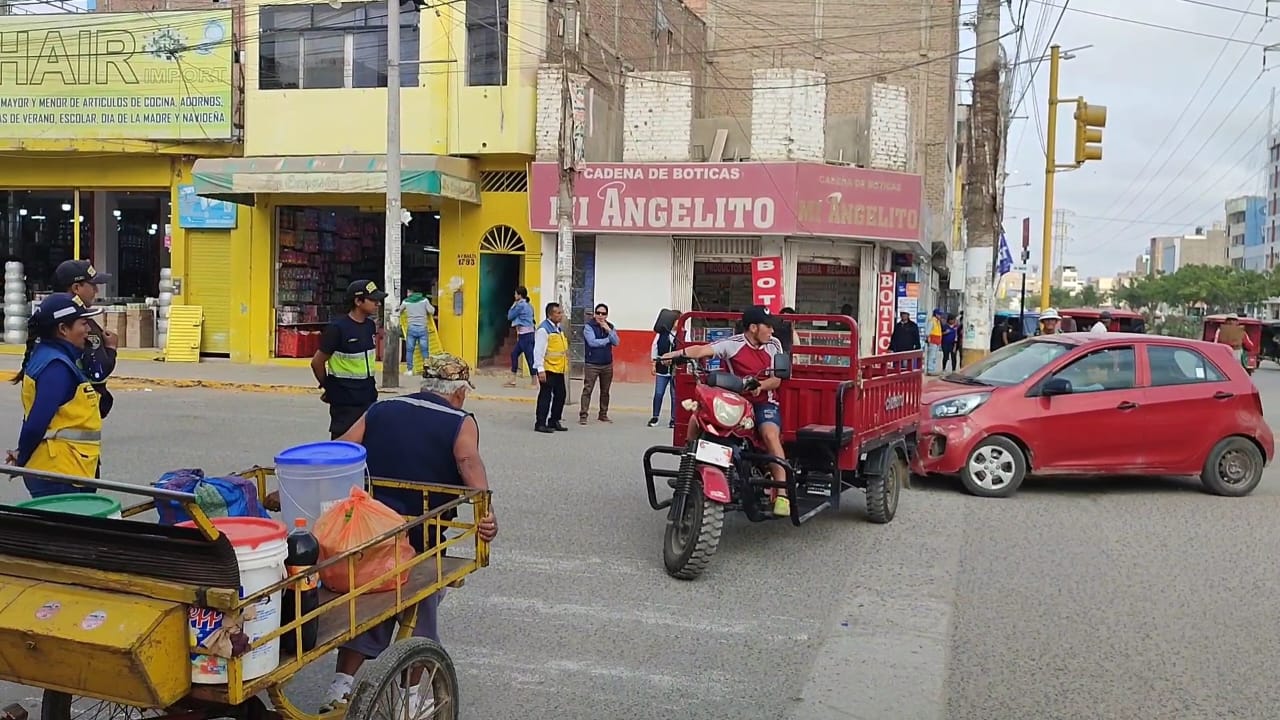 Intensifican operativos para que mototaxis y moto cargueras respeten anillo vial