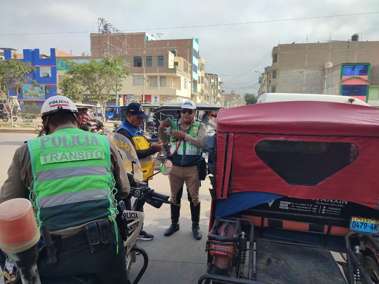 Intensifican operativos para que mototaxis y moto cargueras respeten anillo vial