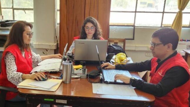 La Contraloría General advirtió a la Dirección Regional de Educación de Piura (DREP) que un comité de selección declaró como no admitida la oferta de un postor al solicitarle un requisito no exigible, lo cual limitó la competencia durante un proceso de selección para un servicio de capacitación docente y se otorgó la buena pro a un consorcio por S/ 2 743 000, representando esta propuesta económica la mayor a otras presentadas. 