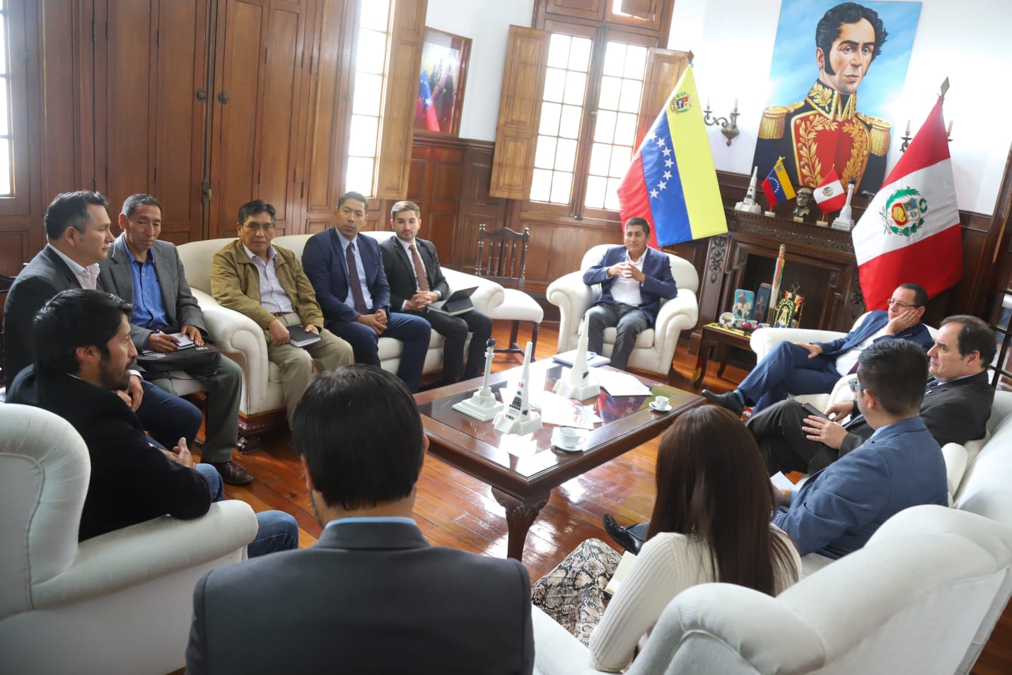 Reunión en la embajada de venezuela