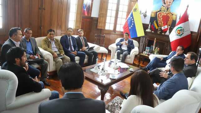Reunión en la embajada de venezuela