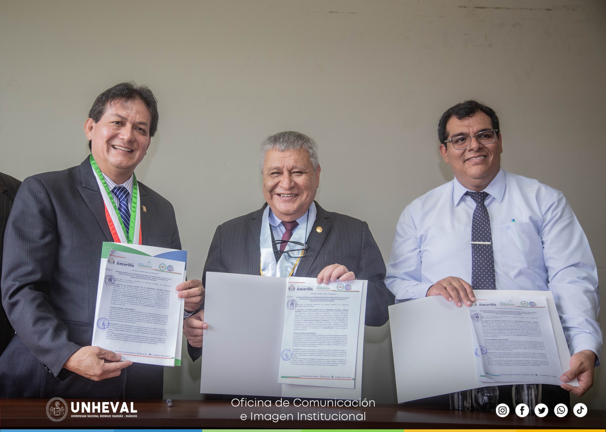 Firma de convenio entre la Municipalidad de Amarilis y UNHEVAL para desarrollar el Sisfoh y promover conciencia sobre el saneamiento básico.