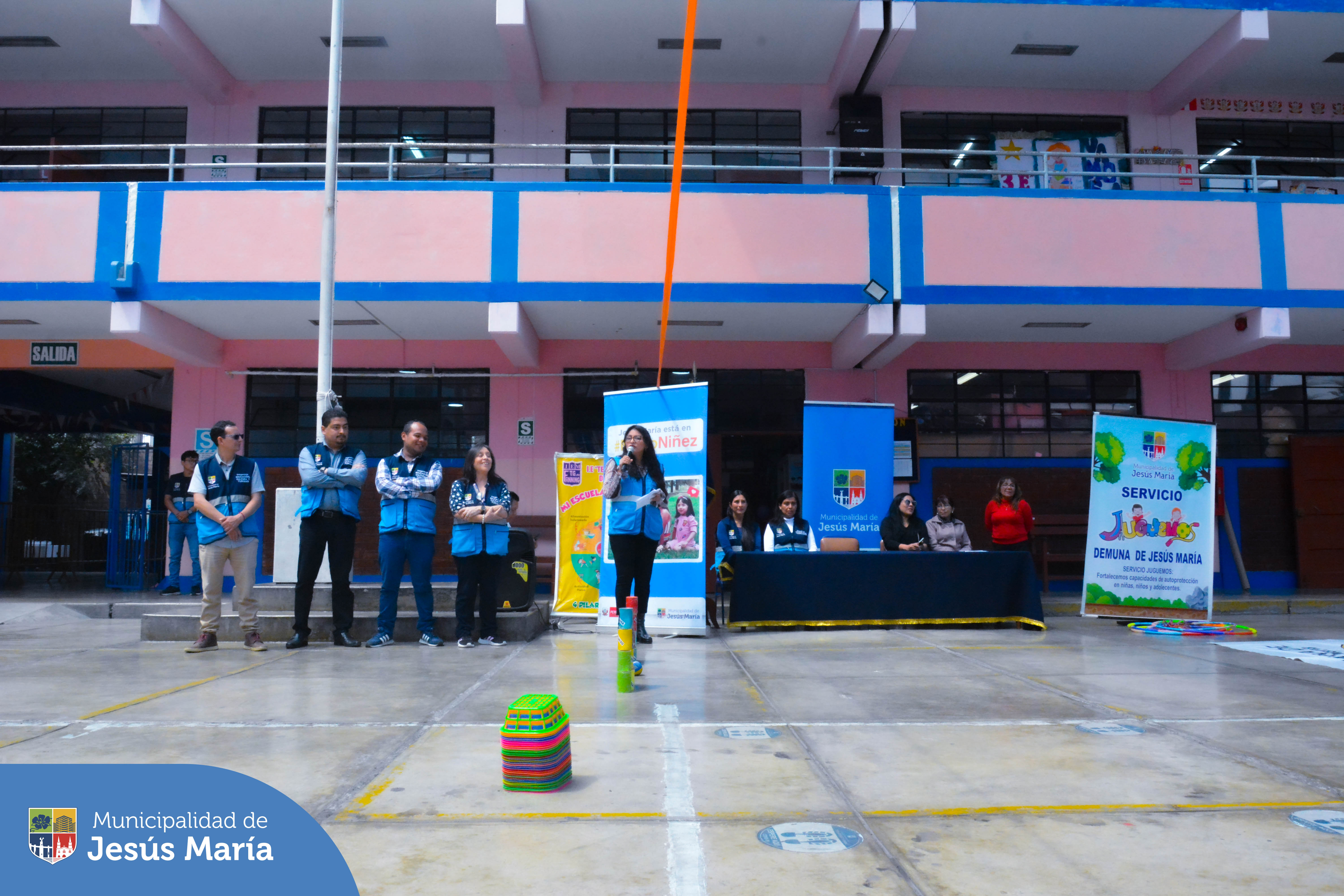 En el marco de la Semana Nacional de los Derechos del Niño, visitamos el 🏫 Colegio Teresa González de Fanning (nivel primaria), con el objetivo de fortalecer las capacidades de más de 800 niñas 👧🏻👧🏽👧🏼 brindándoles herramientas que les permitan protegerse frente a situaciones que afecten sus derechos.