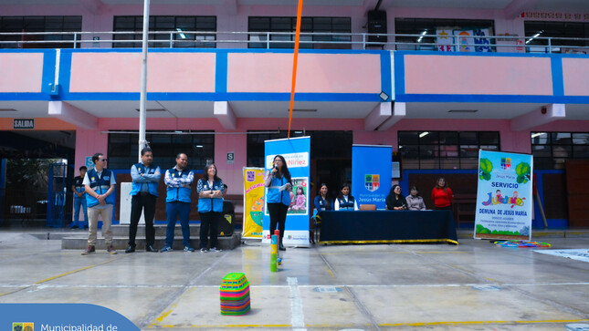 En el marco de la Semana Nacional de los Derechos del Niño, visitamos el 🏫 Colegio Teresa González de Fanning (nivel primaria), con el objetivo de fortalecer las capacidades de más de 800 niñas 👧🏻👧🏽👧🏼 brindándoles herramientas que les permitan protegerse frente a situaciones que afecten sus derechos.


