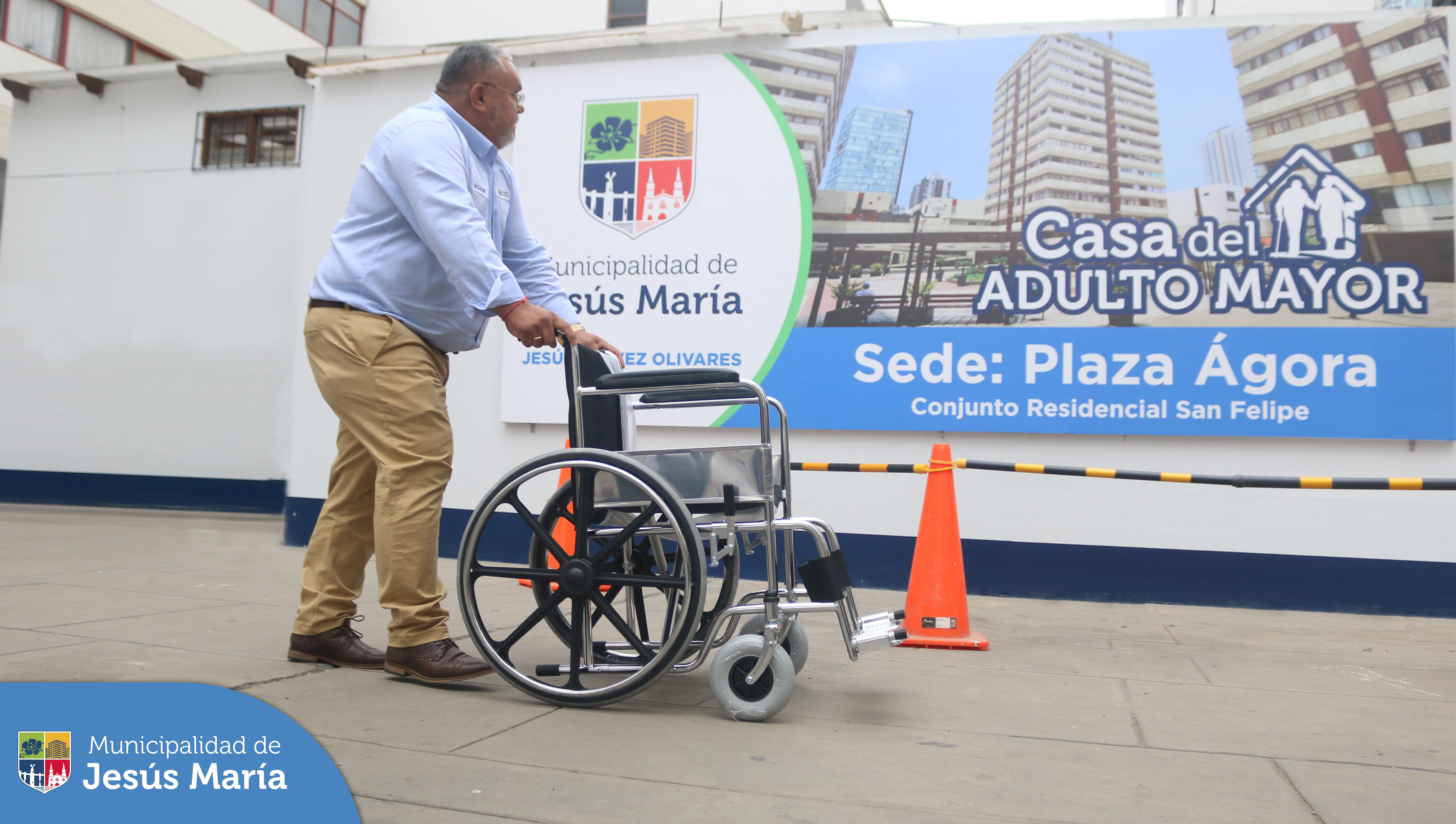 Gracias al incansable trabajo del alcalde Jesús Gálvez Olivares, nuestra Casa del Vecino ubicada en el Jr. Estados Unidos y la Casa del Adulto Mayor Ágora del Conjunto Residencial San Felipe, ahora cuentan con sillas de ruedas para mejorar la movilidad y calidad de vida de nuestros vecinos que nos visitan. 🙌♿
✨ Juntos, construimos un futuro más inclusivo y accesible para todos.
Porque #JesúsMaríaSomosTodos