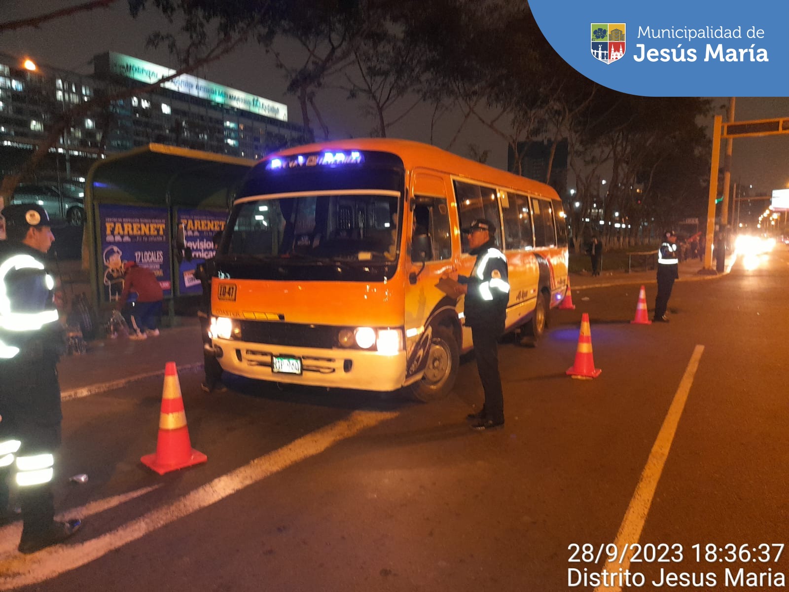 Se realizó un nuevo operativo de tránsito con el objetivo de hacer respetar las zonas rígidas donde vehículos se estacionan de manera irregular obstaculizando la libre circulación y entorpeciendo el tráfico. 🚫🚗🚎
💪 Continuaremos con estas acciones de fiscalización a fin de ordenar nuestro distrito.