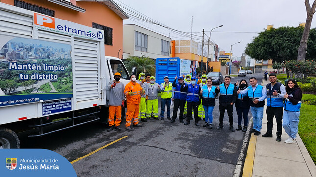 🙌 Gracias a todos los vecinos de la zona 7 que participaron en la campaña Techo Limpio 🏘️🧹 dejando material en desuso en el frontis de sus viviendas.
💪 Continuaremos con esta labor, recorriendo las diferentes zonas y calles de nuestro distrito, a fin de reducir la acumulación de material en desuso en los hogares jesusmarianos.