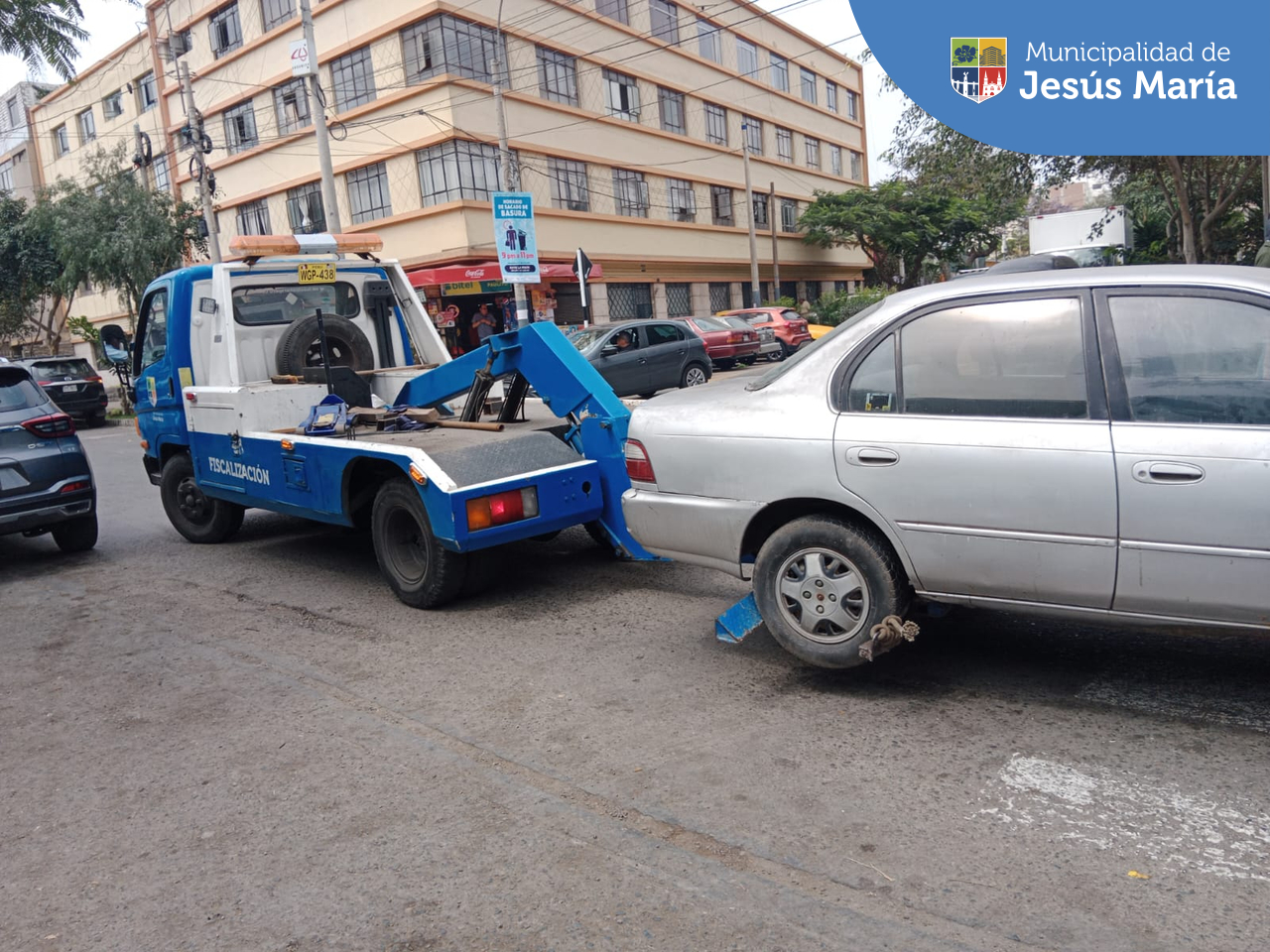  En la Municipalidad de Jesús María tenemos un compromiso con los vecinos y continuaremos trabajando para erradicar a todos los vehículos que afectan el orden público y las normas de convivencia.
 Los exhortamos a respetar la Ordenanza Municipal 642-MDJM y así evitar la multa e internamiento del vehículo en el depósito municipal.
Recuerda que #JesúsMaríaSomosTodos y la calle NO es tu cochera. 
